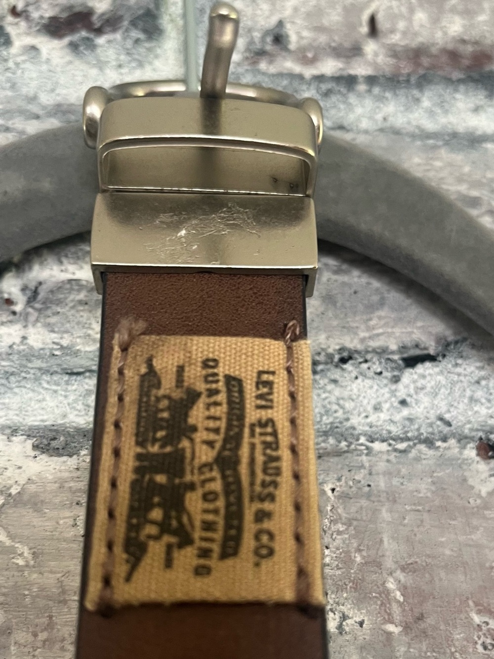 Levi Strauss & Co. Brown Leather Belt with Branded Patch smoke/pet free 26-28 in